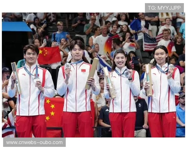 从第四追到第二！中国接力队新加坡世锦赛摘银并打破亚洲纪录